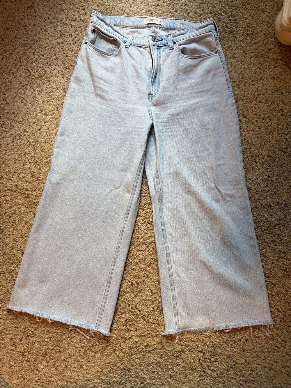 Abercrombie crop wide leg high rise jeans size 6
